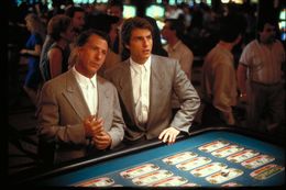 名優ダスティン・ホフマンと共演した名作『レインマン』は、アカデミー賞作品賞を受賞している