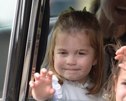 シャーロット王女、自らお手伝い