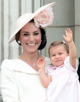 5歳になったシャーロット王女、誰似？