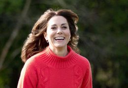 リモートワークの様子をInstagramに投稿、着用した服が大人気に