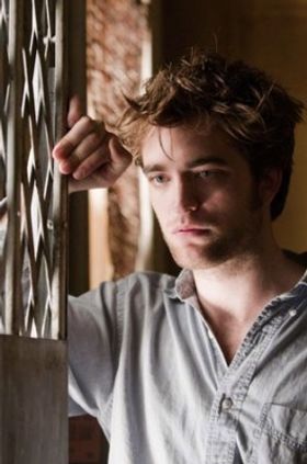 『トワイライト』とは異なる、色気＆表情を見せるロブ様の魅力を堪能できる