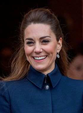 キャサリン妃、リモートワークでもTPOをわきまえたコーデを披露