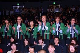 闘病中の原田芳雄は登壇なし。『大鹿村騒動記』初日舞台挨拶