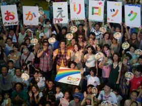 ロケ地・三宅島でプレミアイベントを行った『ロック わんこの島』出演者と監督