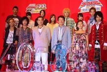 『仮面ライダーオーズ』と『海賊戦隊ゴーカイジャー』の劇場版最新作の完成披露試写会が開催