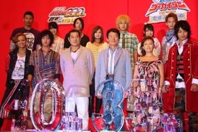 『仮面ライダーオーズ』と『海賊戦隊ゴーカイジャー』の劇場版最新作の完成披露試写会が開催