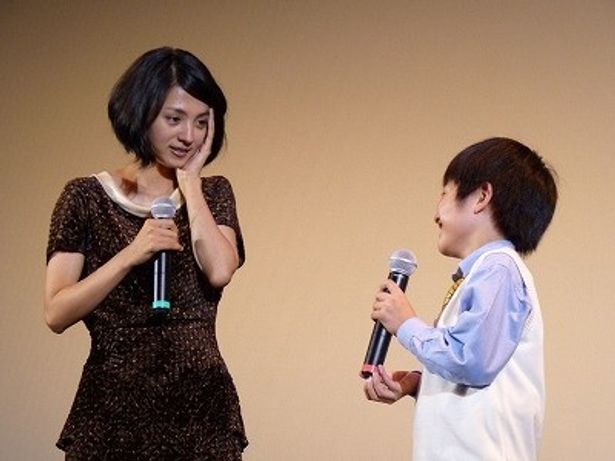 実生活でも弟のいる満島は幼い澁谷を気遣う
