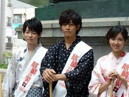 日本橋恒例の「橋洗い」に参加した『麒麟の翼』若手キャスト