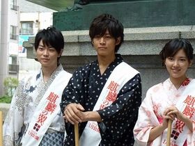 日本橋恒例の「橋洗い」に参加した『麒麟の翼』若手キャスト