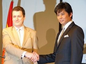 スペイン大使館に映画のヒットを報告