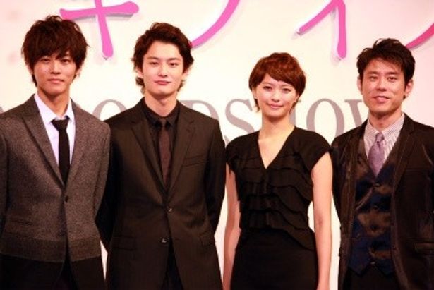 左から、松坂桃李、岡田将生、榮倉奈々、原田泰造