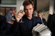映画に漂う尋常じゃない緊張感は、監督が経験した軟禁生活のためか!?