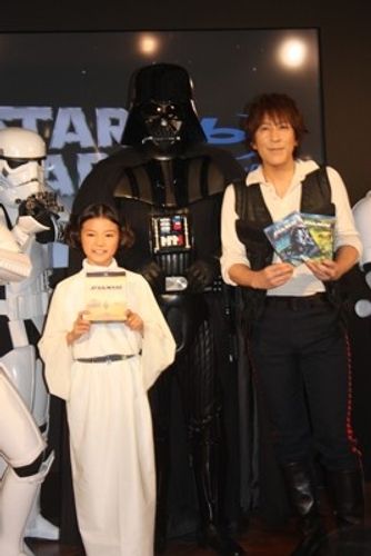 『スター・ウォーズ』のブルーレイ発売！ レイア姫姿の大橋のぞみがお祝い