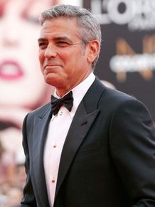 ジョージ・クルーニーがトロント映画祭で新恋人とカップルとしてパーティーに出席した