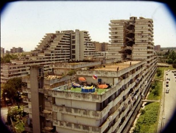 ナポリの貧困地区の壮絶な現状を淡々とつづる内容に、ただただ圧倒される
