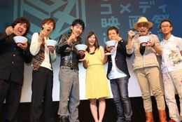 人気コミックを映画化した『極道めし』の舞台挨拶が浅草で開催