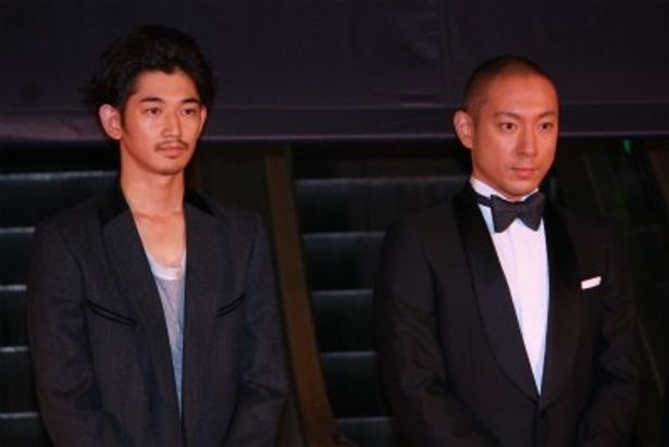 親子役を演じた市川海老蔵と瑛太