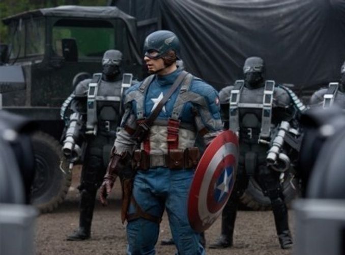 なぜ現代のNYに!? 衝撃の本編シーン初公開！キャプテン・アメリカ率いるアベンジャーズ結成か