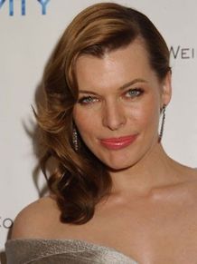 ミラ・ジョヴォヴィッチが「恥を知りなさい、サミット！」と怒りのツイートを投稿