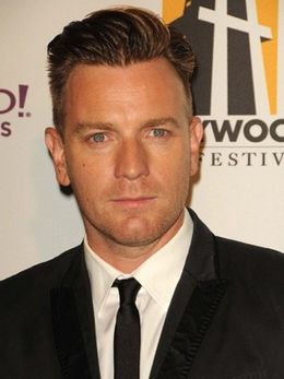 誤って共演女性の頭を殴ってしまったユアン・マクレガー