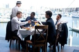 主演は逮捕、出演者は有罪判決など、何かと話題の『テイカーズ』が公開