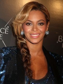 出産の前祝で4万4928個のスワロフスキーが施されたバスタブを贈られたビヨンセ