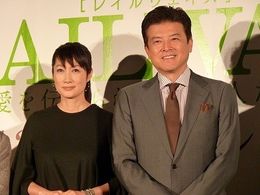 『RAILWAYS 愛を伝えられない大人たちへ』会見に登場した三浦友和、余貴美子