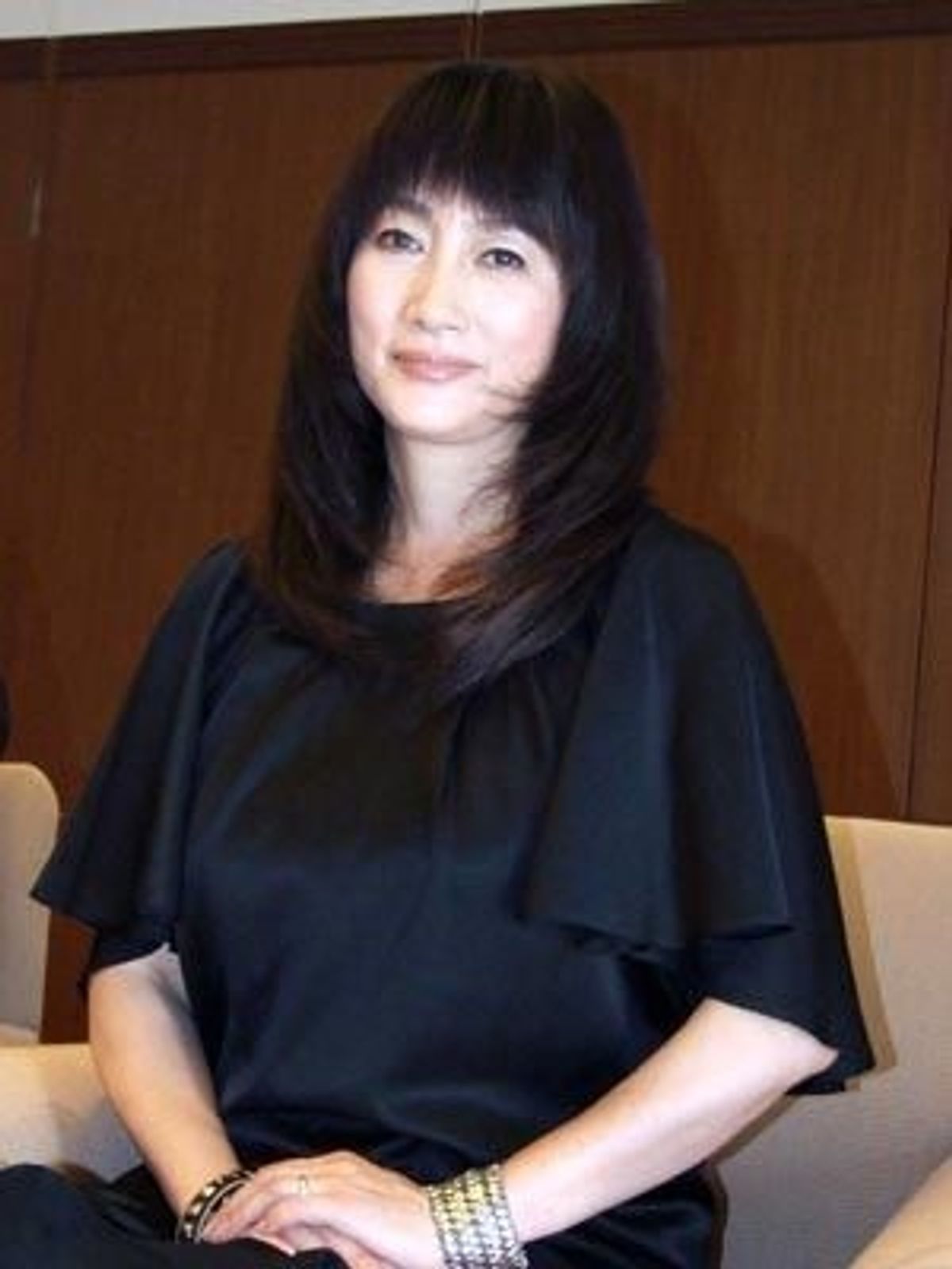 余貴美子 RAILWAYS』の余貴美子が語る「男と女はややっこしい(笑)」｜最新の映画ニュースならMOVIE WALKER PRESS