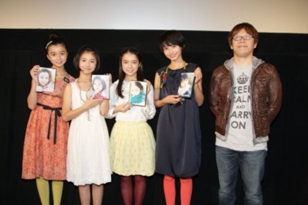 舞台挨拶を行った上白石萌歌、上白石萌音、浜辺美波、小川涼、三木孝浩監督
