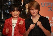 『リアル・スティール』の会見で、芦田愛菜とダコダ・ゴヨというふたりの天才子役が対面