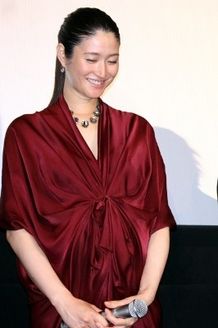 『ALWAYS 三丁目の夕日'64』の舞台挨拶で登壇した小雪