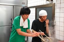 ラーメンチェーン「天下一品」が創業40周年を記念して放つのは、新作ラーメンではなく映画！