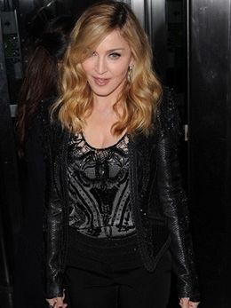 マドンナ、レストランにマイグラスとワインを持ち込み