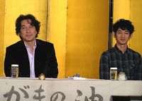 役所広司が初監督作『ガマの油』で“脂汗”!?(画像1/6) | 最新の