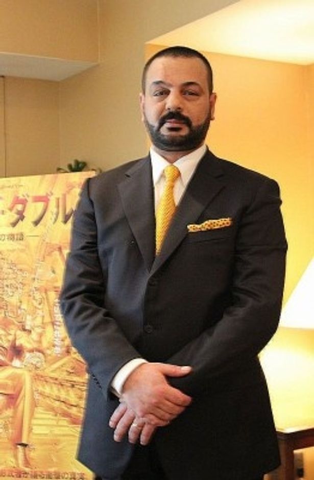 【写真を見る】「影武者生活により今でも夜は眠れず、26ヶ所もの傷跡がある」というラティフ・ヤヒア氏