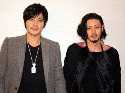 『マイウェイ 12,000キロの真実』で共演したオダギリジョーとチャン・ドンゴン(左)