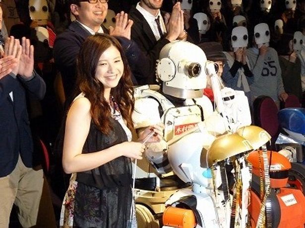 吉高はロボットに本気で恋する少女を演じた