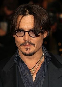 ジョニー・デップ、ゴールデングローブ賞にサプライズ登壇