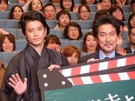役所広司と小栗旬共演の『キツツキと雨』がトークショーを開催