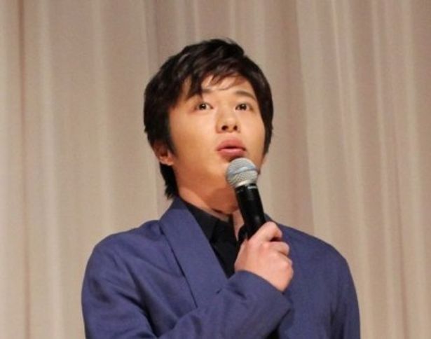 岡野智彦役の田中圭
