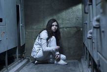 3種族が入り乱れる争いの行方を左右する役に挑戦したオリヴィア・ハッセーの娘インディア・アイズリー