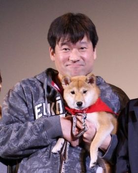 『マメシバ一郎3D』の初日舞台挨拶に登場した佐藤二朗とマメシバ一郎