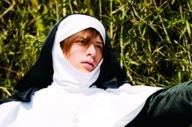 城田優演じるシスターは元傭兵