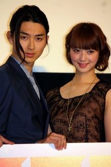 松田翔太や佐々木希が『アフロ田中』の初日舞台挨拶に登壇
