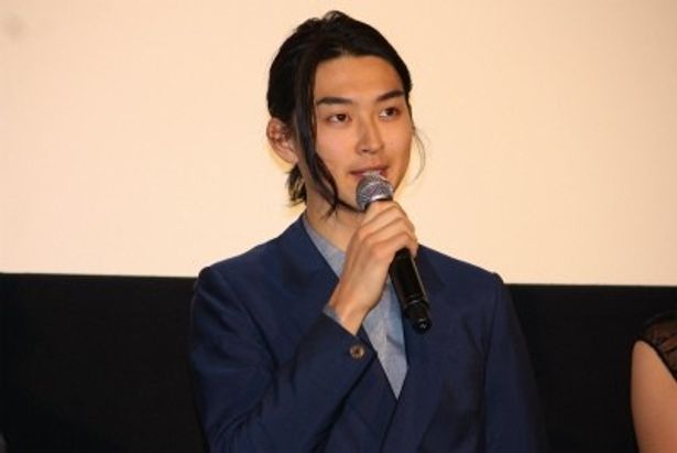 アフロヘアの田中広役の松田翔太