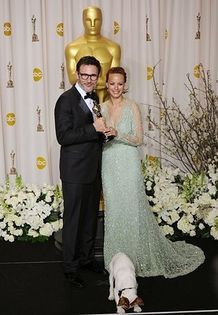 愛犬アギーも『アーティスト』の受賞に思わずお礼!?