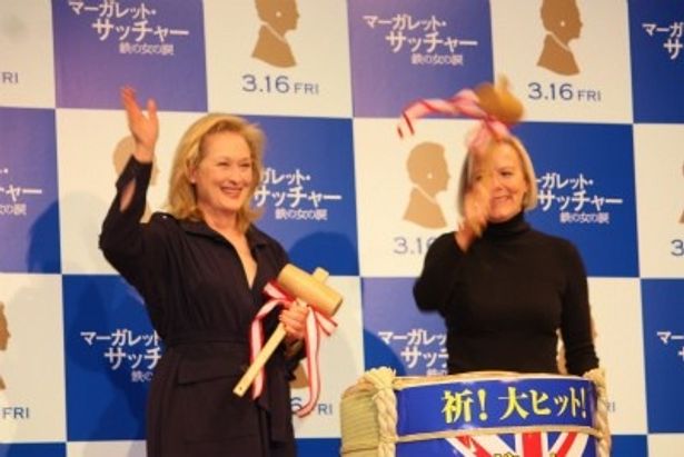「さあ、鏡開きをするわよ！」