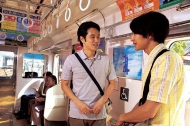 【写真】W主演の松山ケンイチと瑛太(右)。ふたりは不器用だが真っ直ぐな現代の日本男児を好演