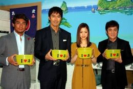 阿部寛や上戸彩らが『テルマエ・ロマエ』の会見を銭湯で開催