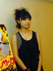 凛とした「篤姫」のキャラから一転、本作での宮崎あおいはハジケまくり